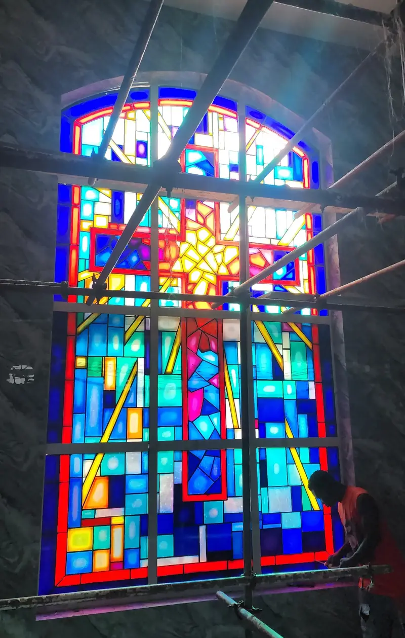 Stained glass set in an aluminium frame